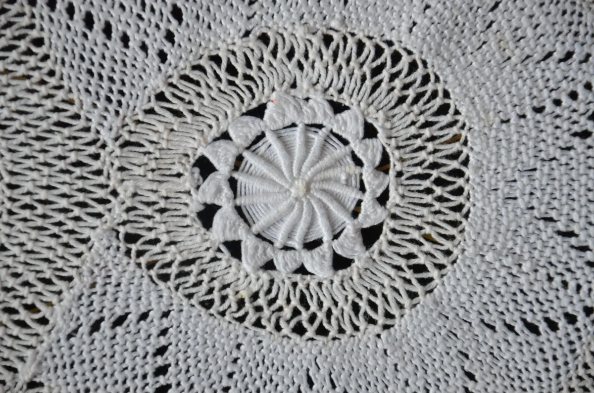 Napperon rond centre de table vintage – Image 8